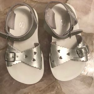 Toddler silver sandals size 6 like “Salt waters”